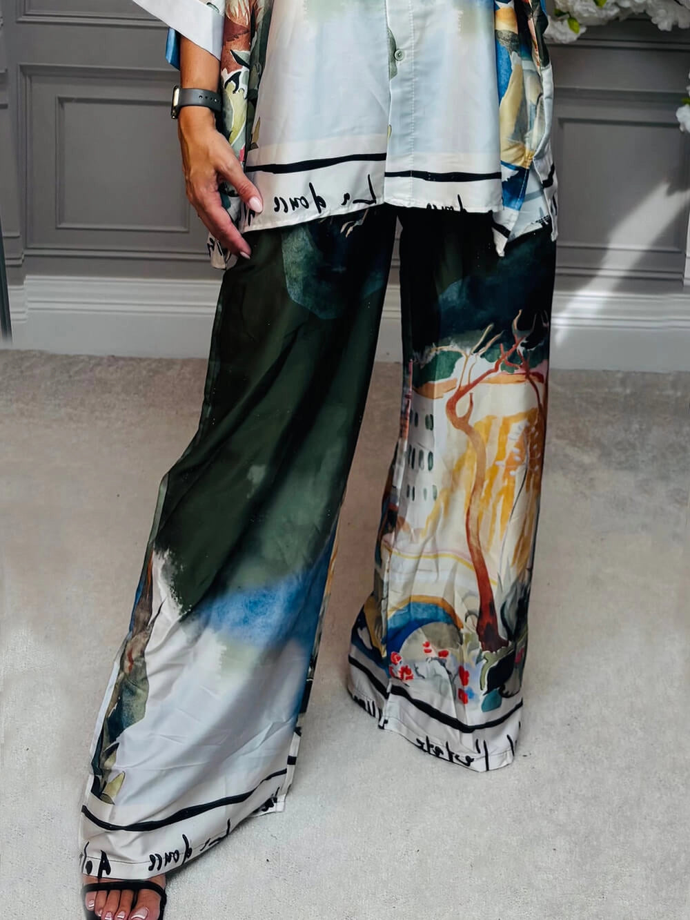 Unique Satin Roman Print Wide Leg Pants Set