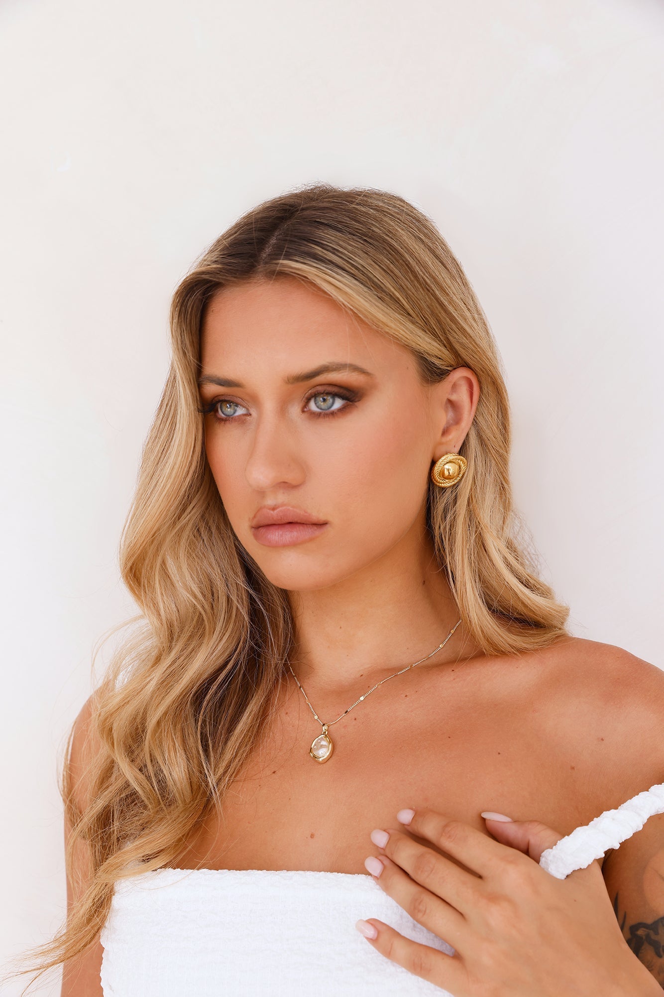 Women's Gold Pearl Pendant Necklace — alternate angle