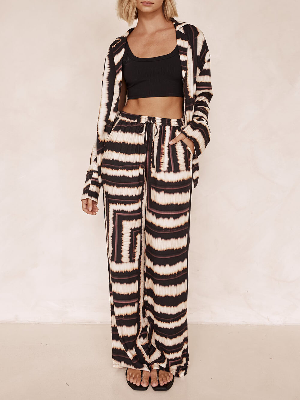 Women's brown textured print baggy pants set — alternate angle