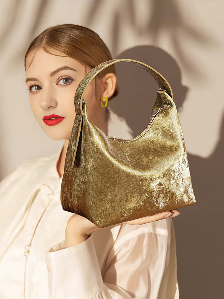 Women's dumpling-shaped leather crossbody handbag