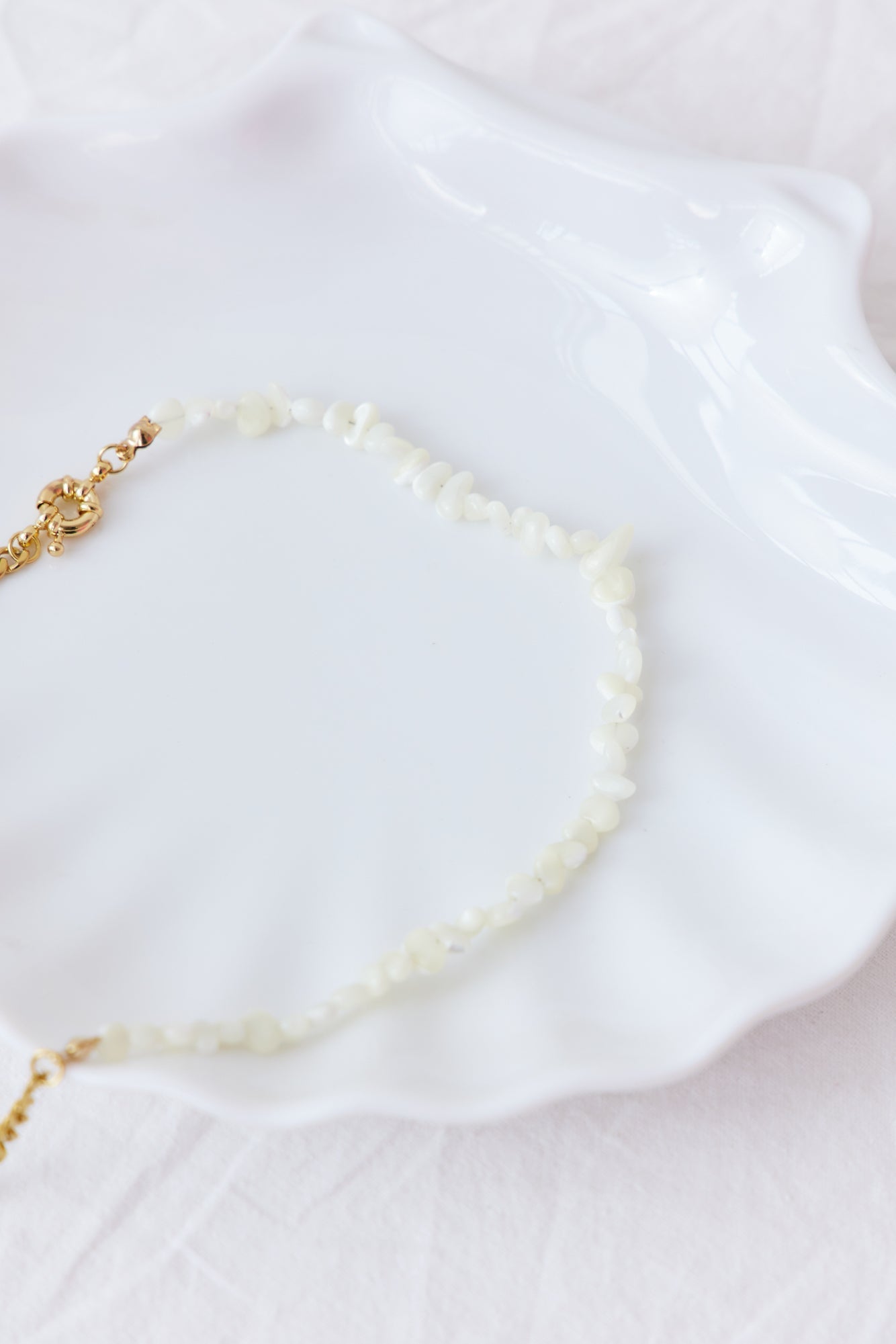Women's Half Chain Shell Choker Necklace — alternate angle