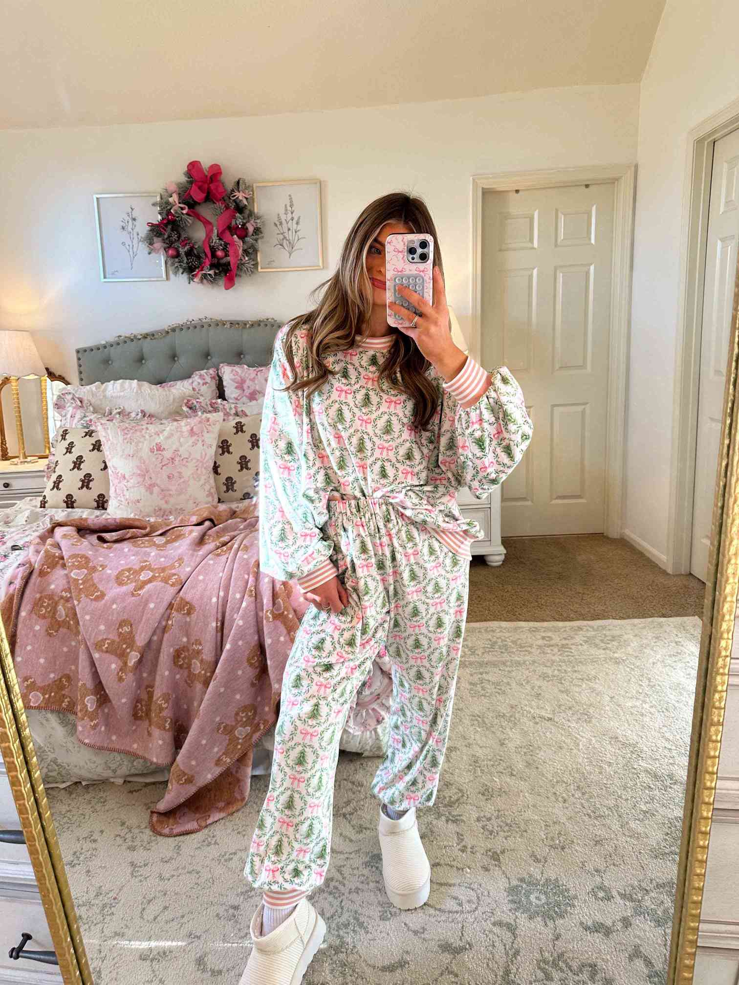 Women's pink Christmas sweatshirt and jogger set