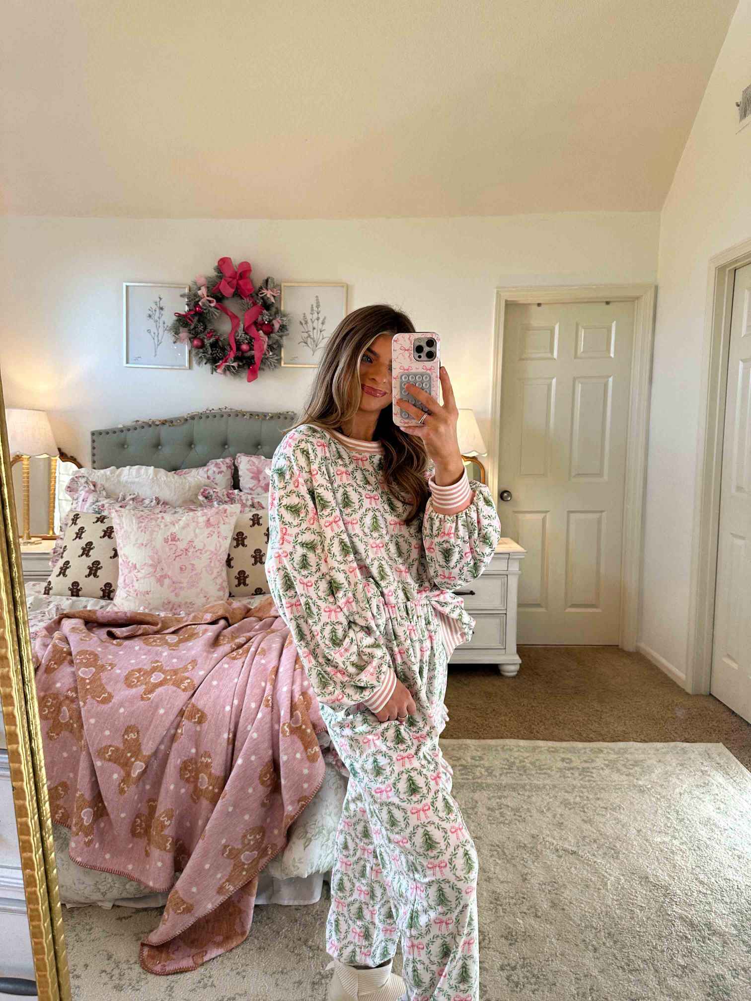 Women's pink Christmas sweatshirt and jogger set — alternate angle