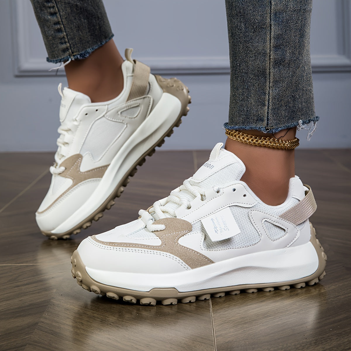 Women's soft-sole lace-up trainers