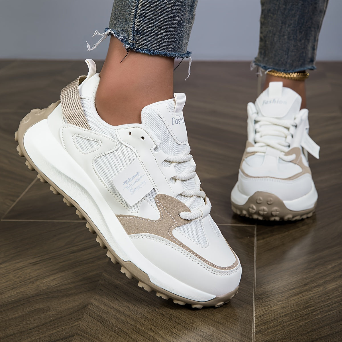Women's soft-sole lace-up trainers