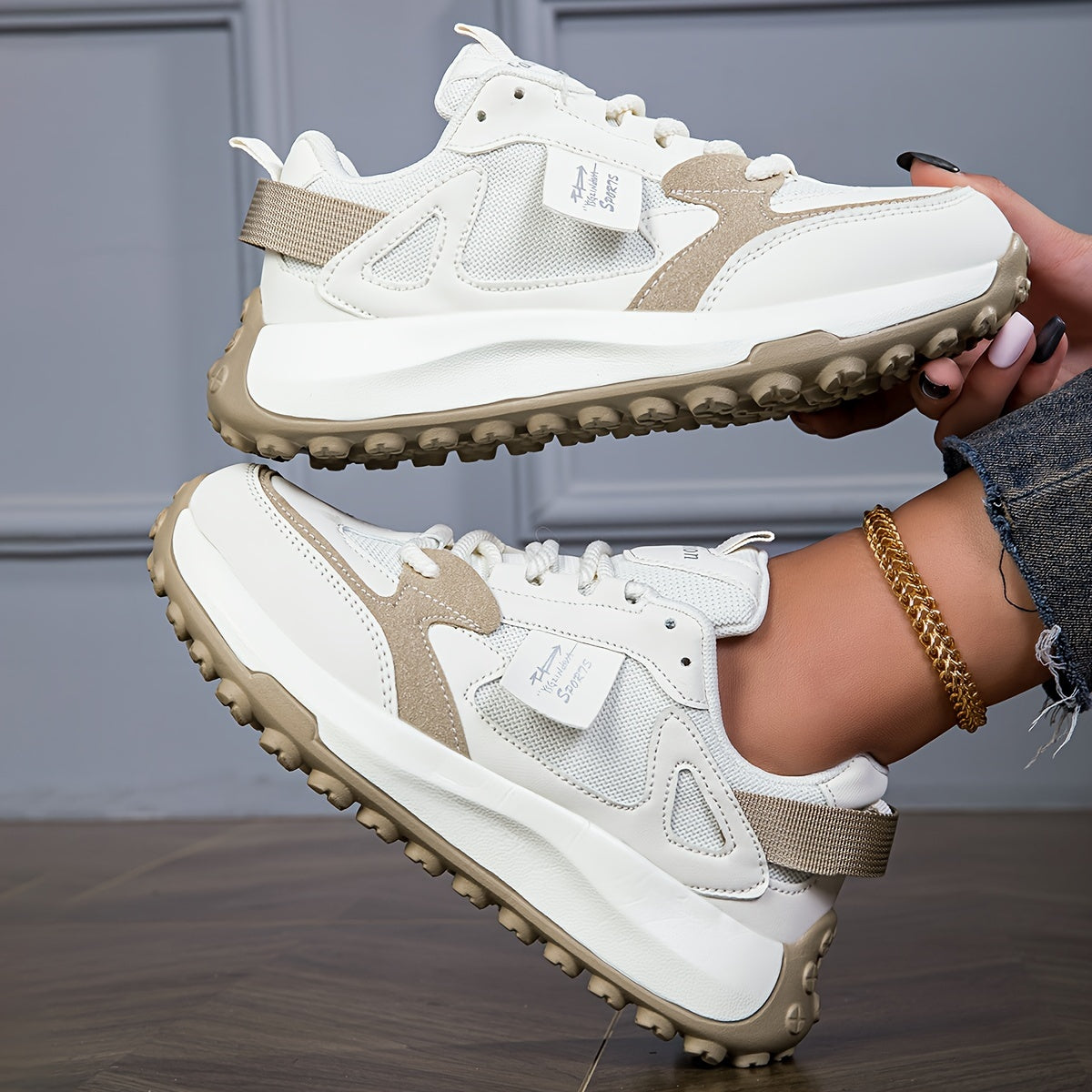 Women's soft-sole lace-up trainers
