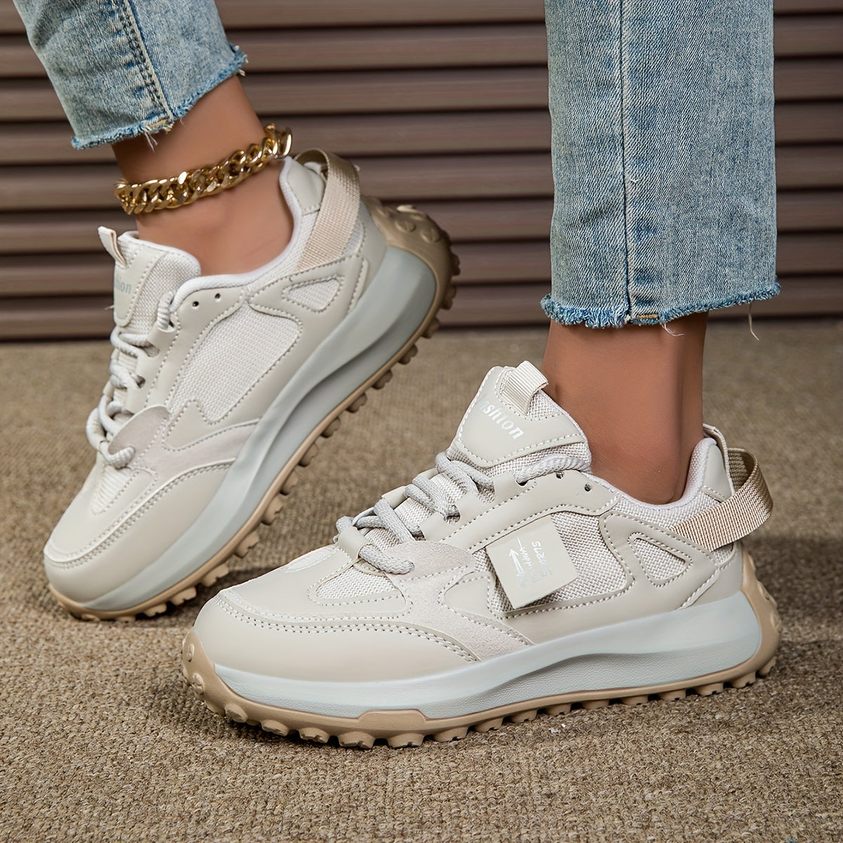 Women's soft-sole lace-up trainers