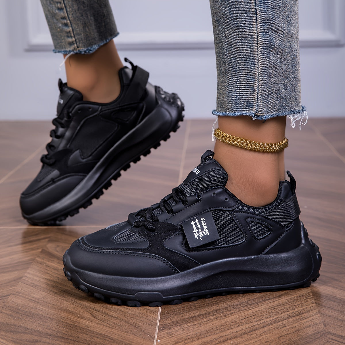 Women's soft-sole lace-up trainers