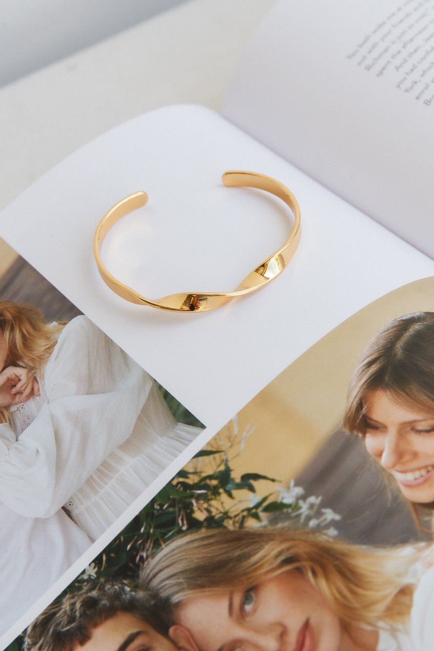 Women's Twist Detail Slip-On Bracelet — detail view