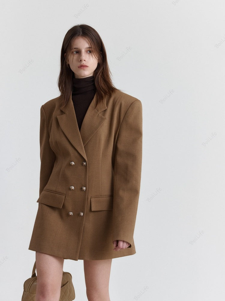 Women's waist-cinched wool blazer — side detail