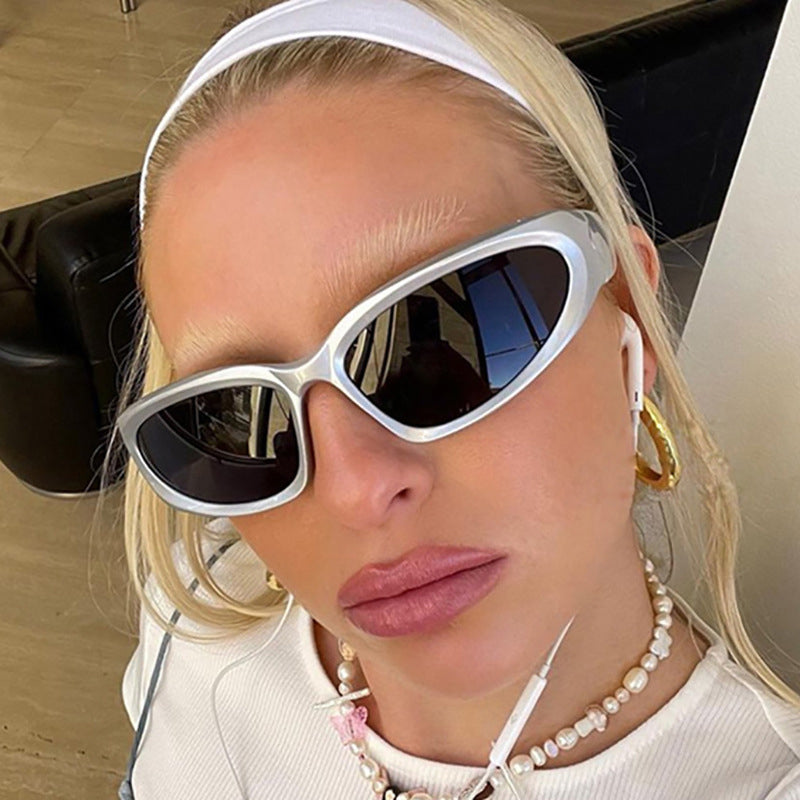 Women's Y2K shield-style sunglasses