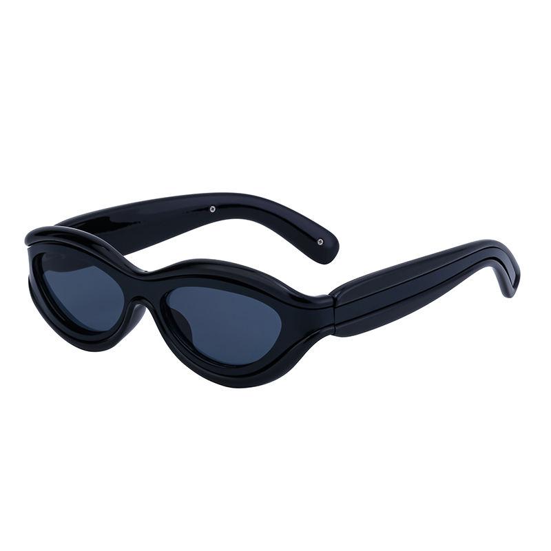 Black round steampunk sunglasses by Emyri with UV400 lenses