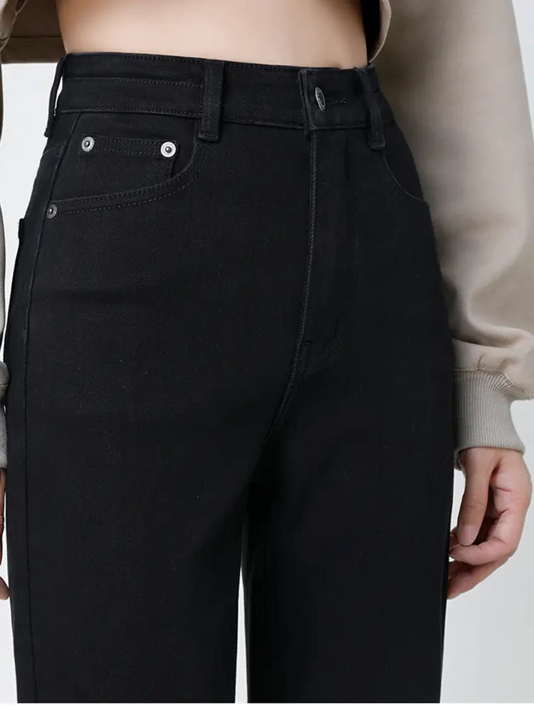 Women's black high-waist cigarette jeans - styled outfit