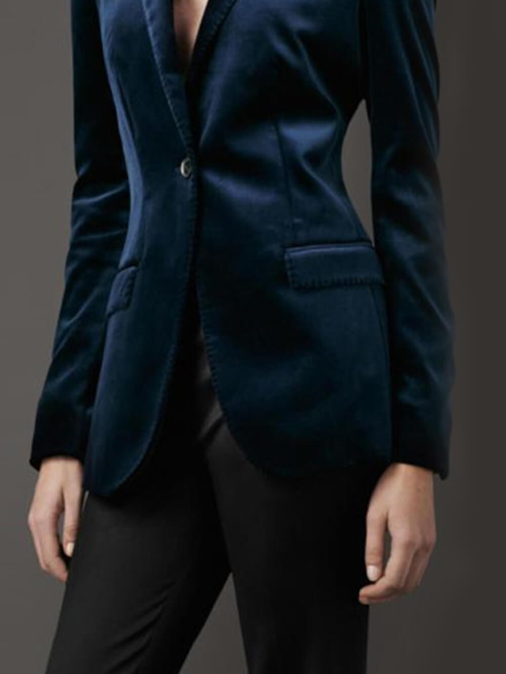 Women's blue velvet one-button blazer — side detail