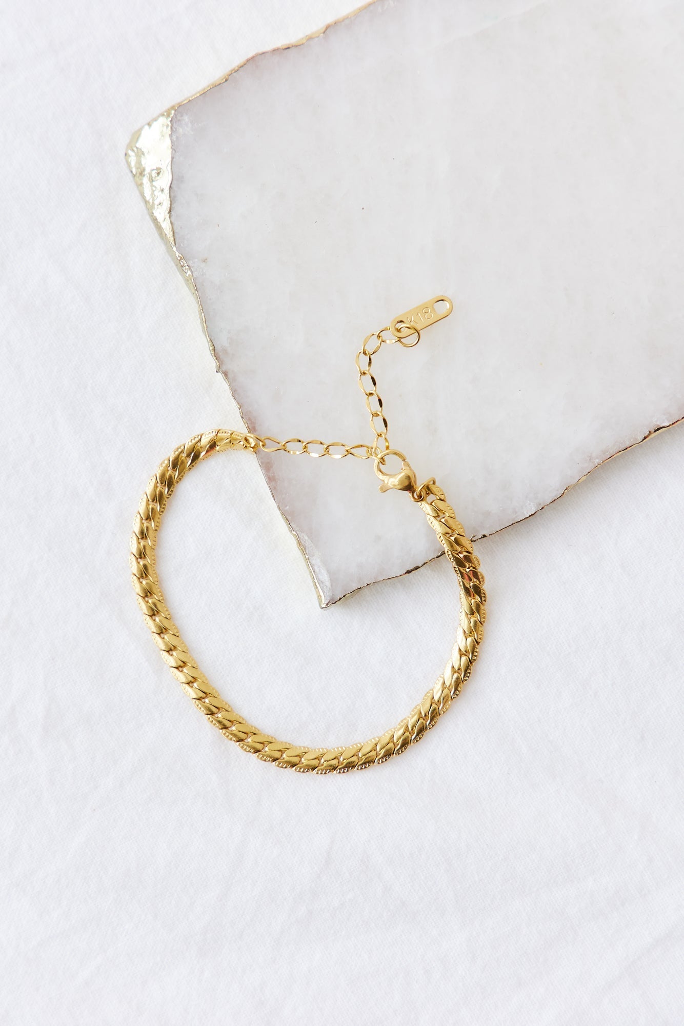 Women's Chunky Chain Bracelet — detail view