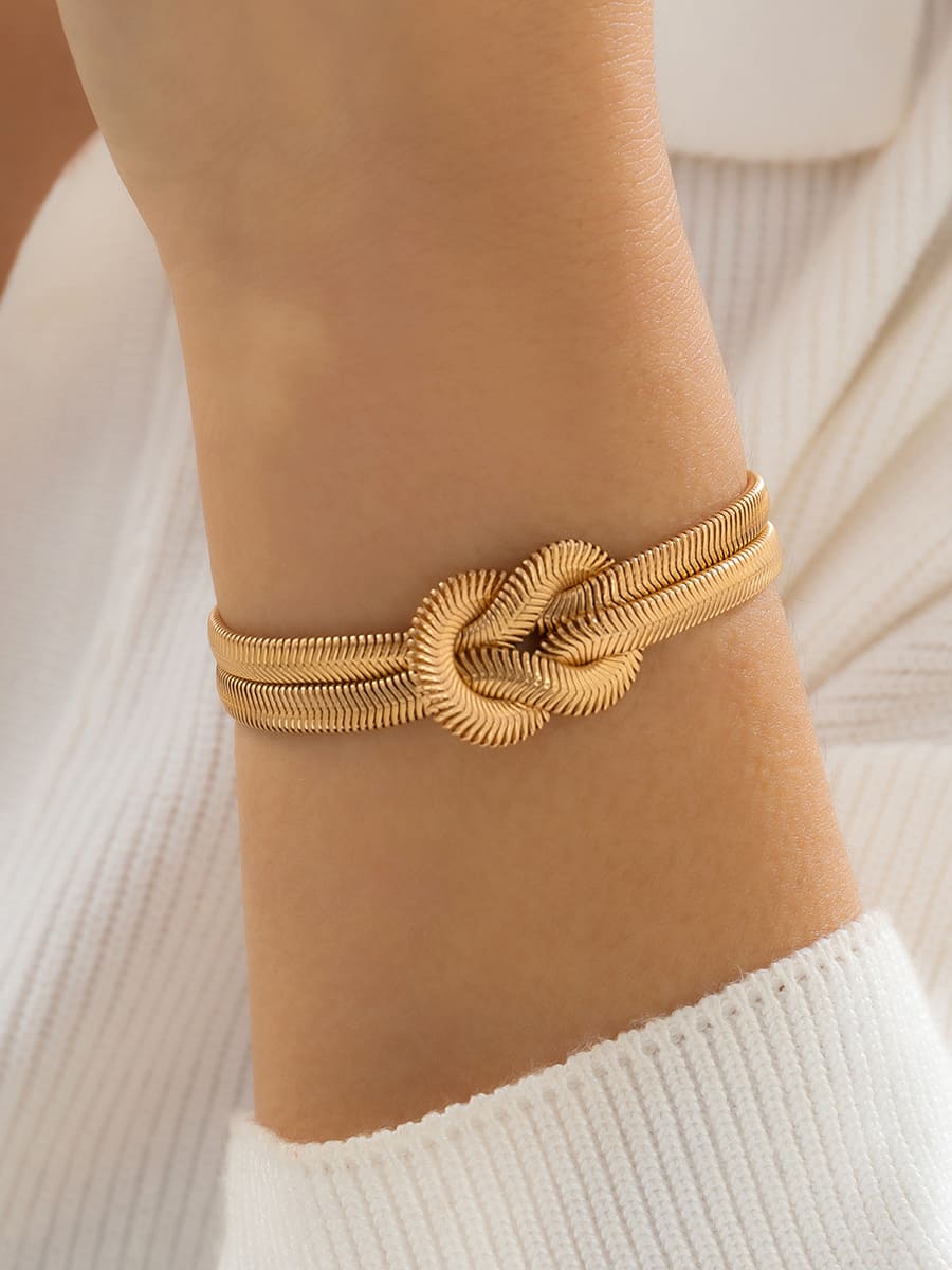 Women's coiled snake chain bracelet