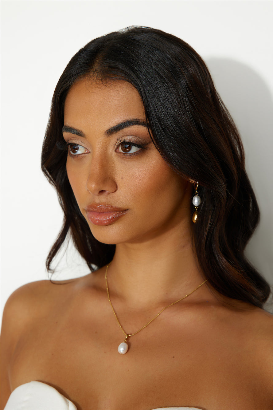 Women's gold chain pearl pendant necklace