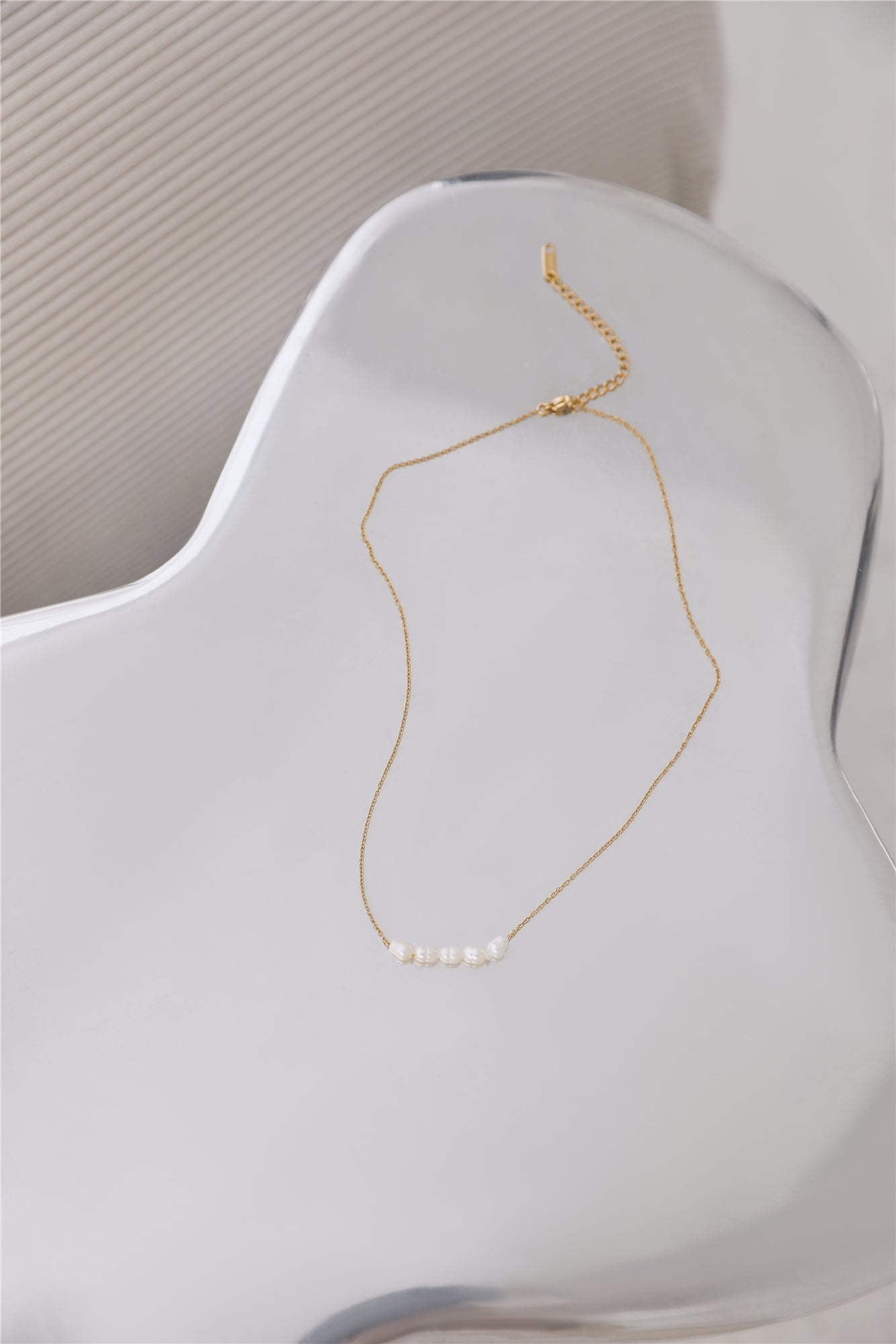 Women's gold dainty pearl necklace