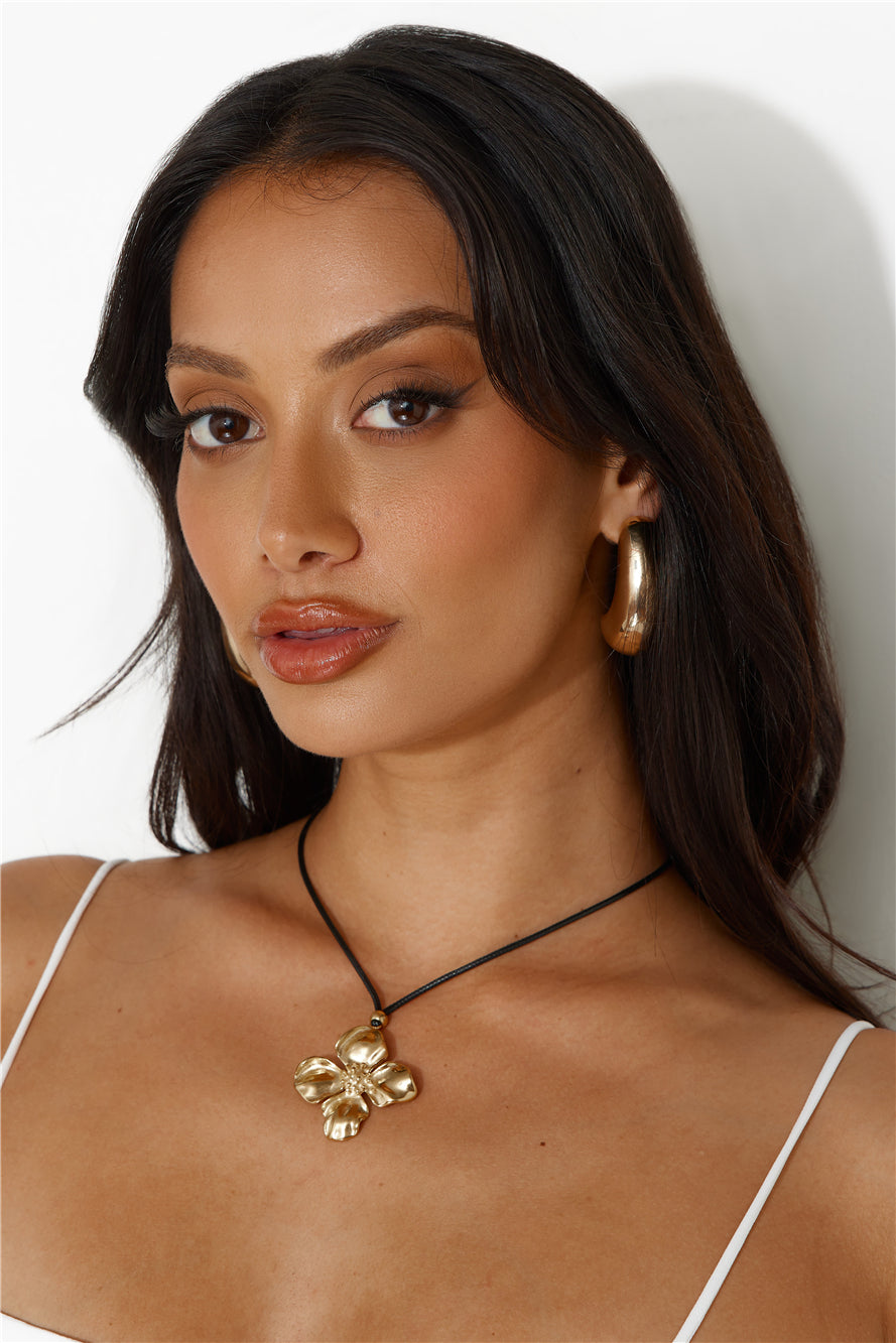 Women's gold flower pendant cord necklace