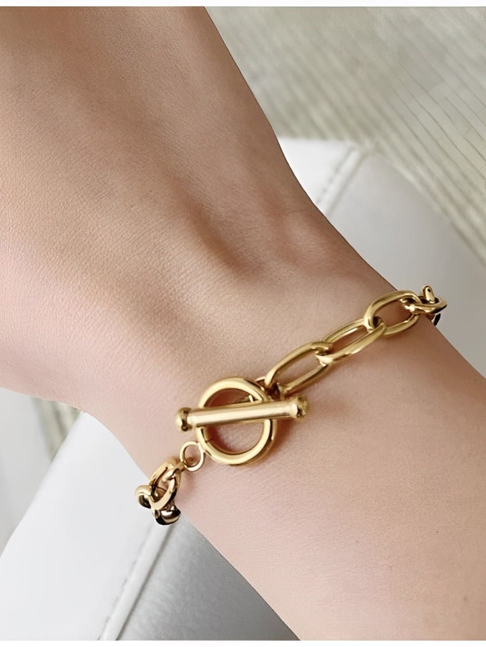 Women's Gold Rectangular T-Bar Bracelet