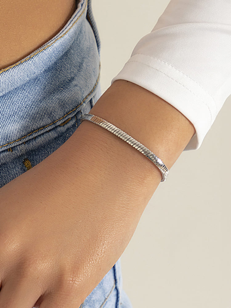 Women's gold flat snake-bone chain bracelet