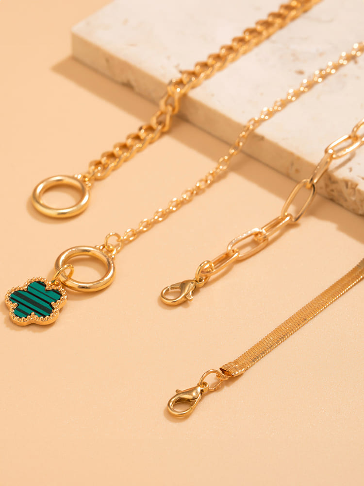 Women's gold snake chain clover charm bracelet — detail