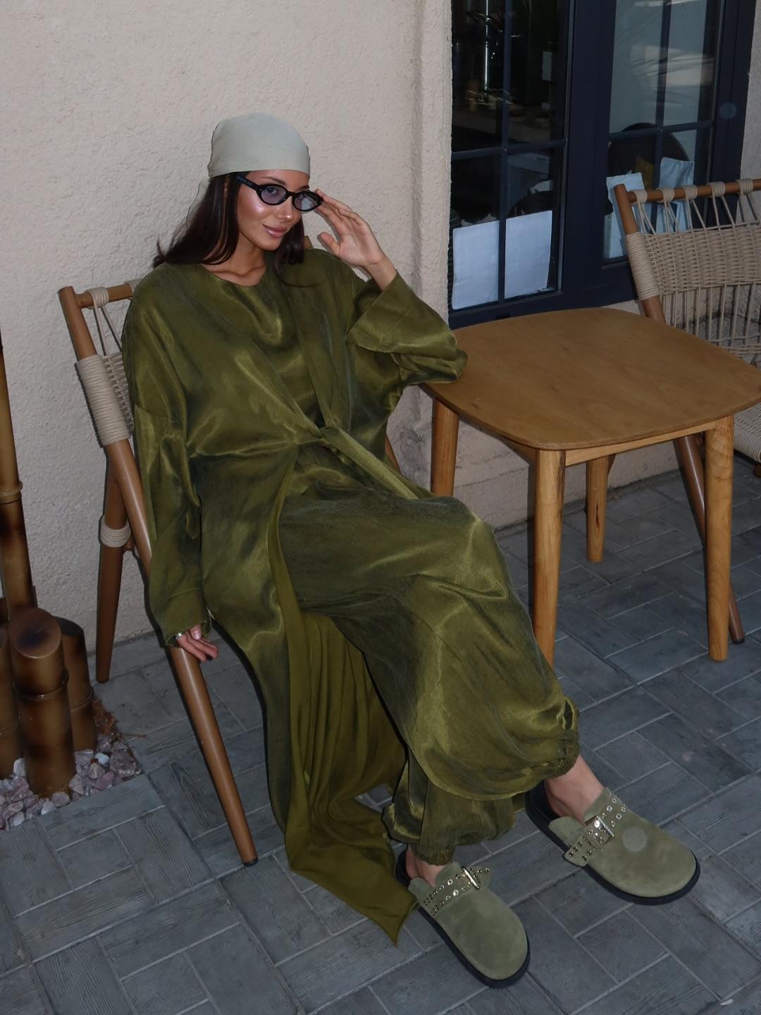 Women's green cupra T-shirt, wide-leg pants and cape set — alternate angle