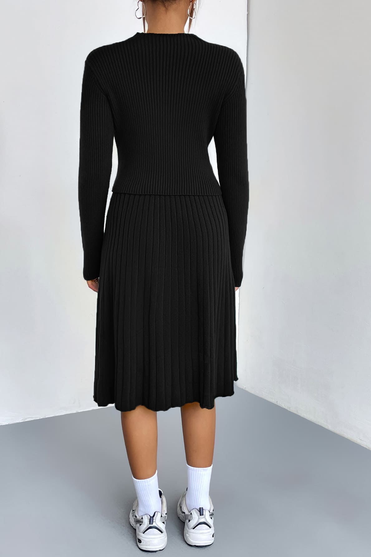 Women's A-line knit sweater skirt set — detail