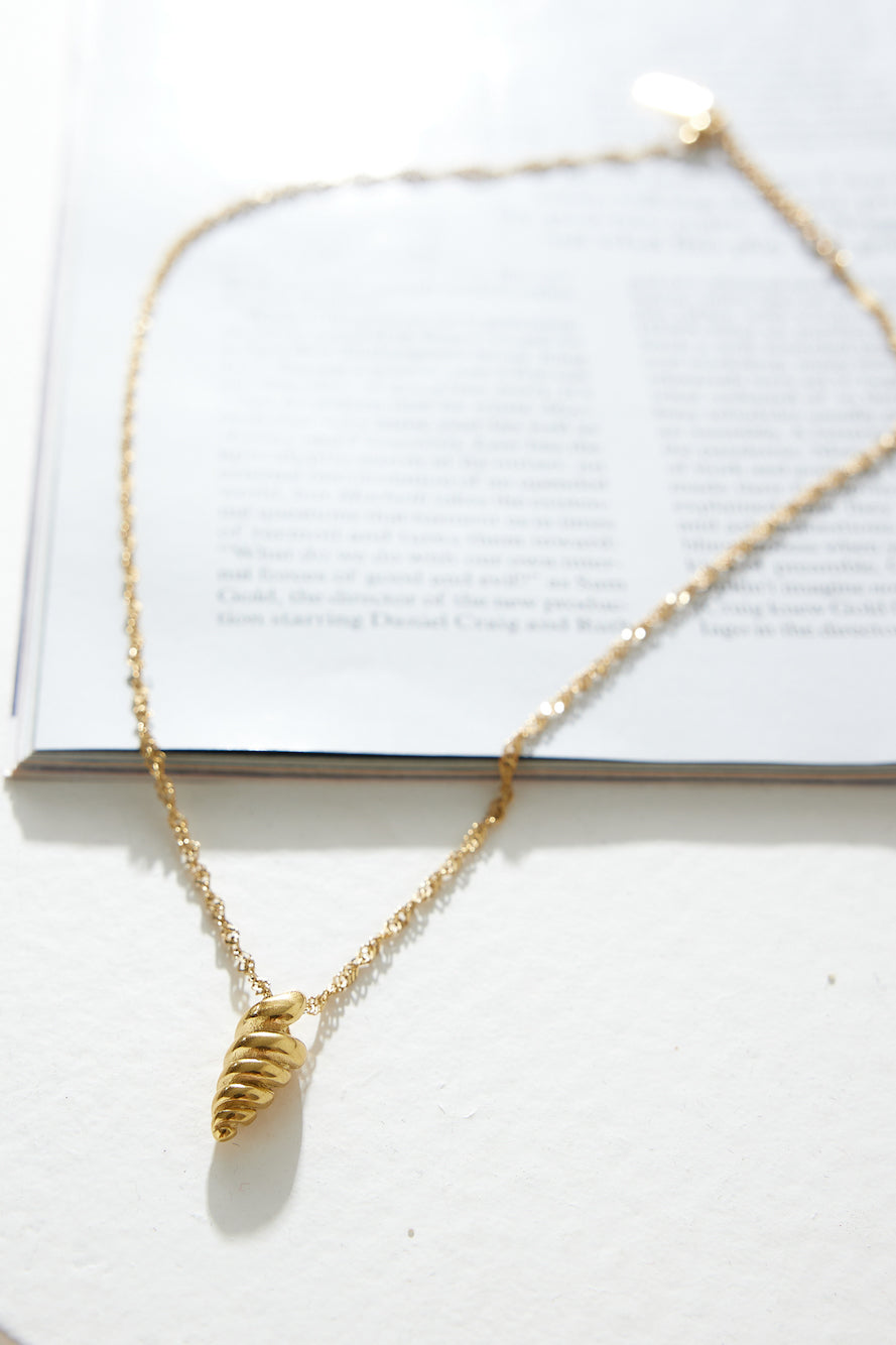 Women's Seashell Pendant Necklace — detail view