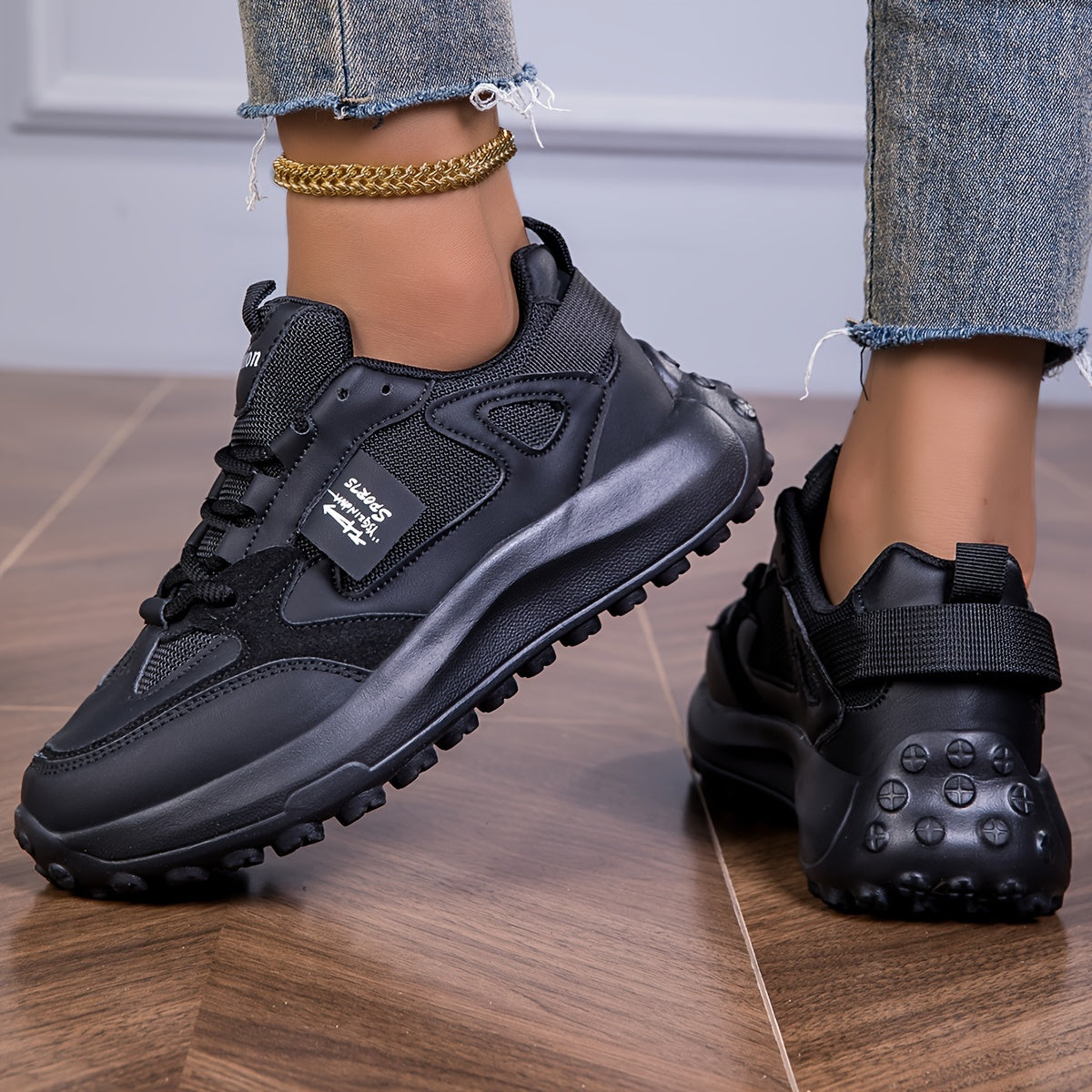Women's soft-sole lace-up trainers