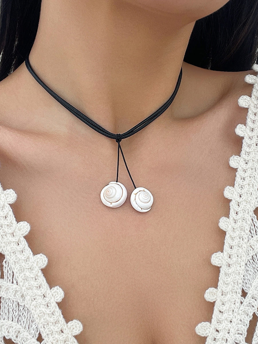 Women's tassel seashell necklace