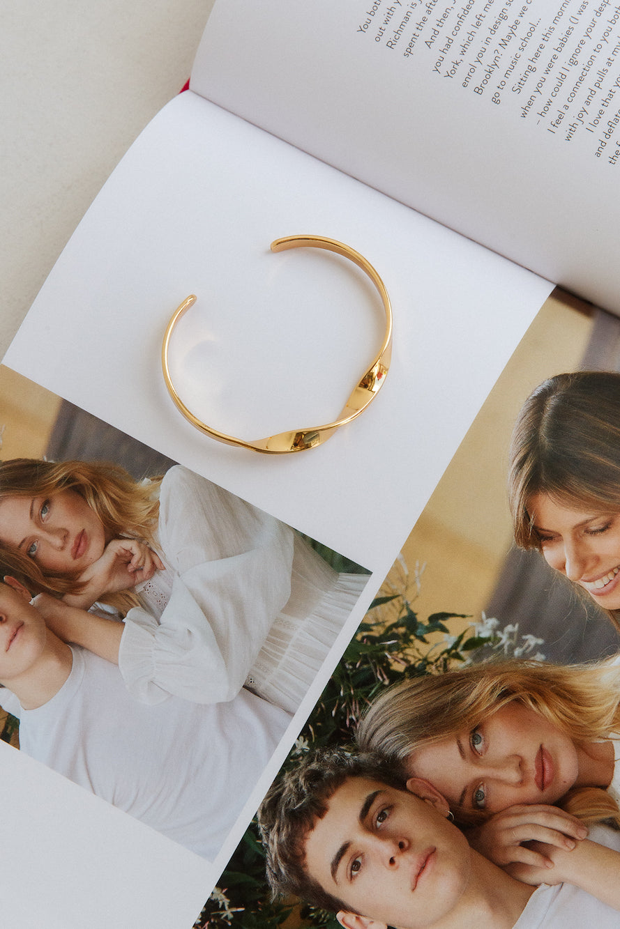 Women's Twist Detail Slip-On Bracelet — detail view