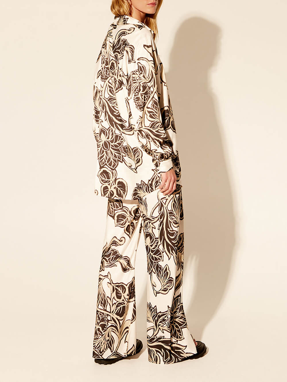 Women's White Floral Elastic-Waist Wide-Leg Trousers — styled look