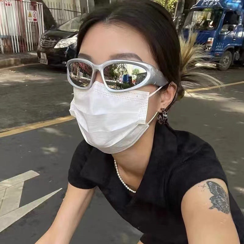 Women's Y2K shield-style sunglasses